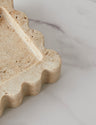 Decorative Trays : Plateau Décoratif en Marbre ScallopTray dans Travertin de Roselva