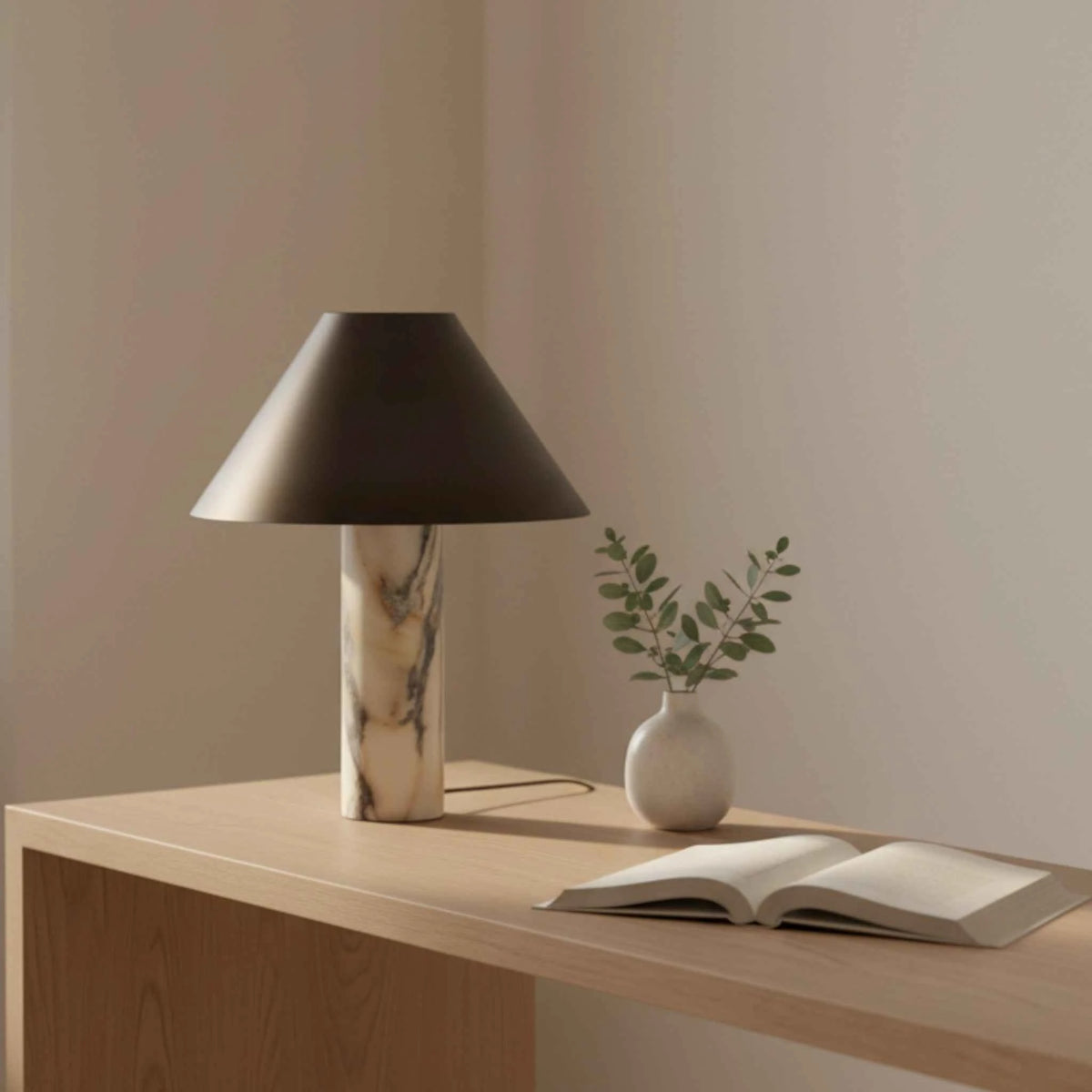 Lampes de table : Lampe de Table Moderne avec Socle en Marbre et Bronze, Style Abattoir dans de Marche Lino