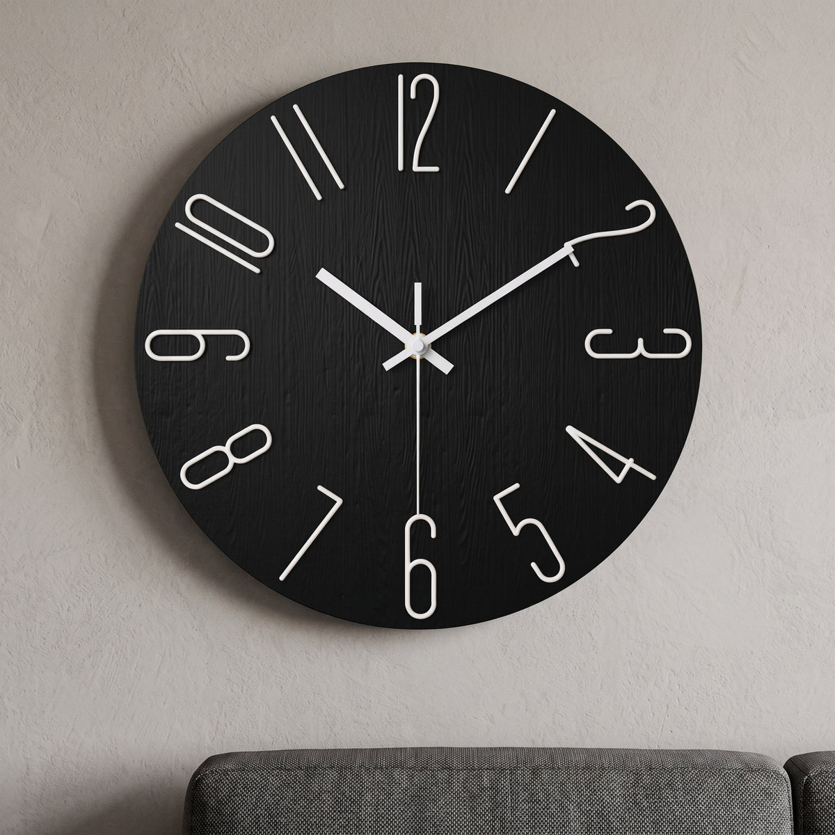 Wall Clocks : WireClock Horloge Murale Moderne pour Salon dans Noir de Roselva